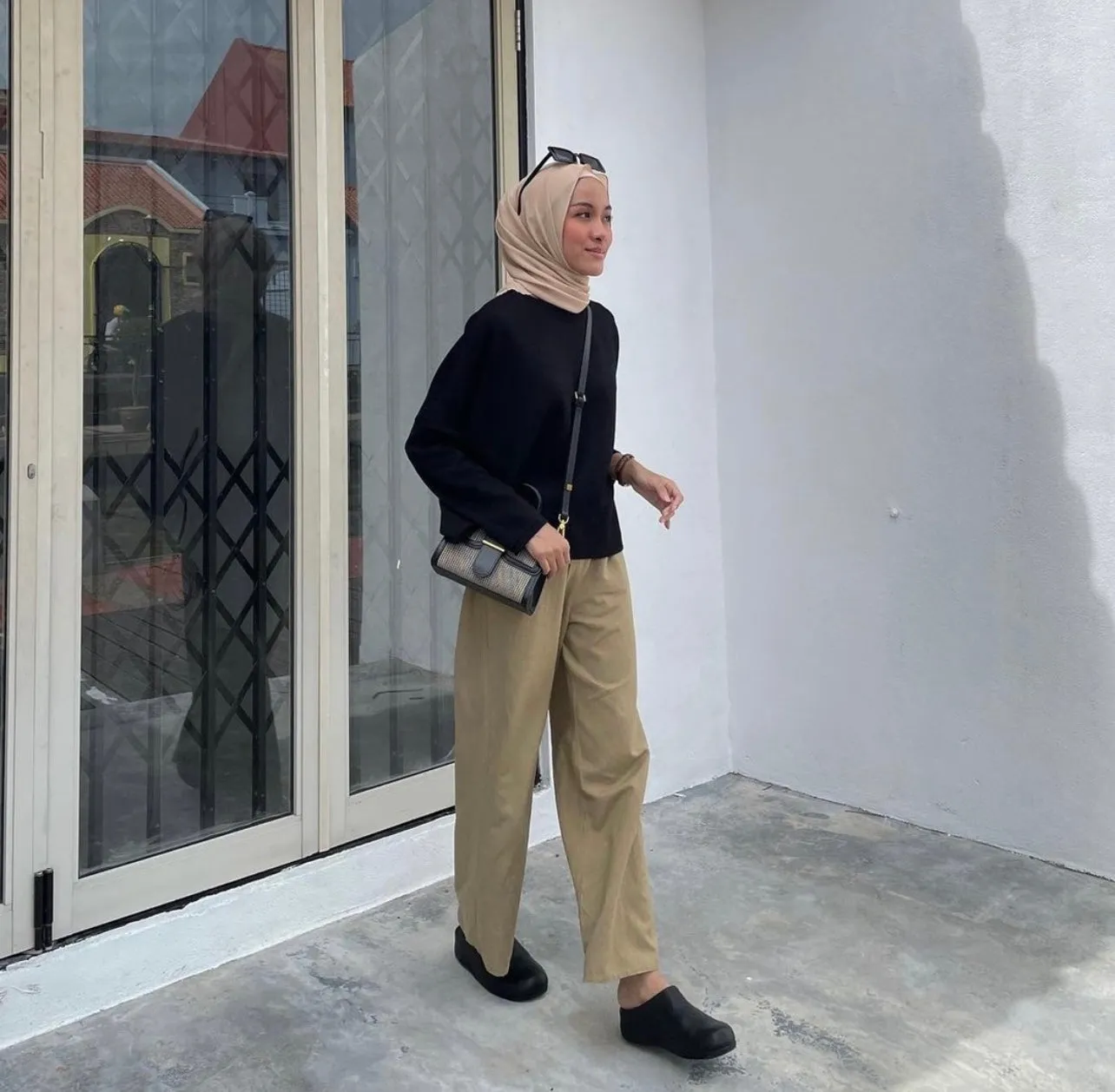FitFlop SHUV Leather Clogs