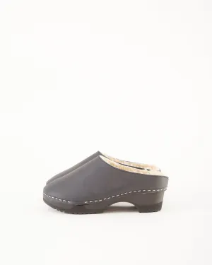 Leo Shearling Clogs in Black/Camel