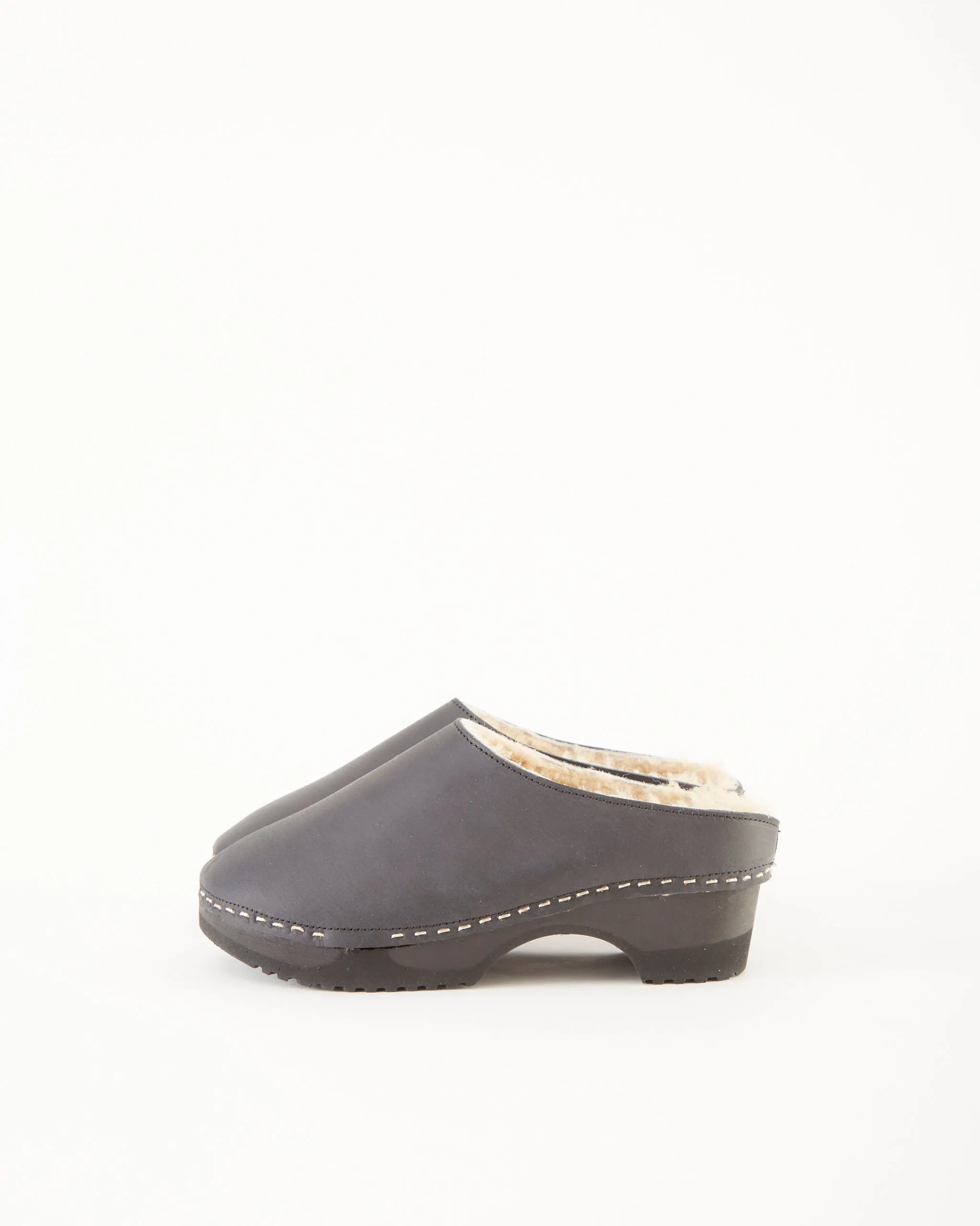 Leo Shearling Clogs in Black/Camel