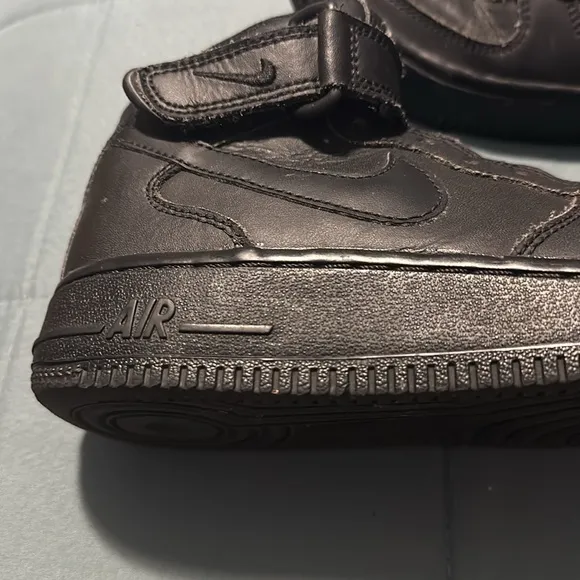 Nike Air Force 1 boy Mid '07 Sneakers Size 4