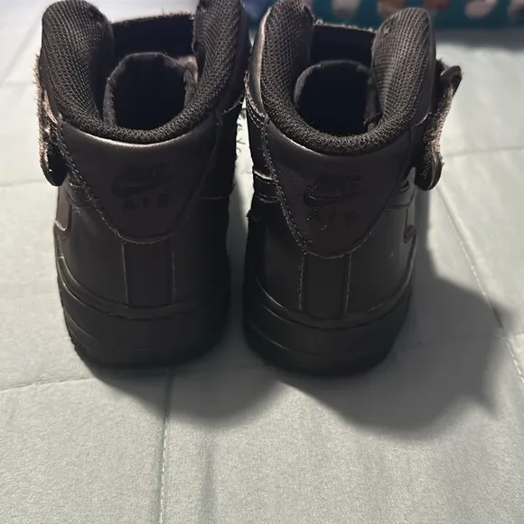 Nike Air Force 1 boy Mid '07 Sneakers Size 4