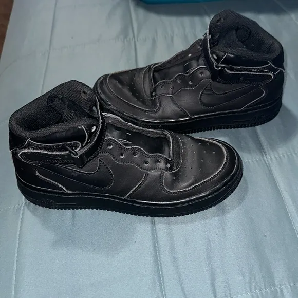 Nike Air Force 1 boy Mid '07 Sneakers Size 4